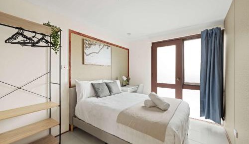 Double Room with Shared Bathroom