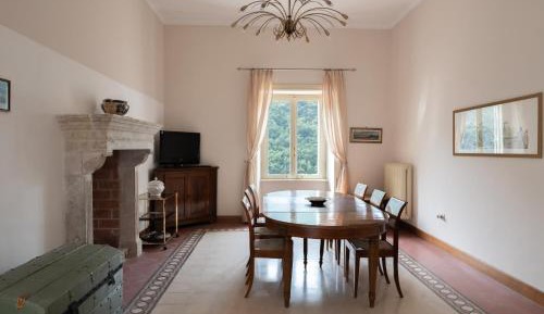 Three-Bedroom Apartment with Mountain View