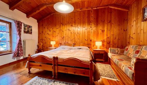 Double or Twin Room with Mountain View