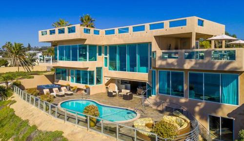 Eight-Bedroom Holiday Home