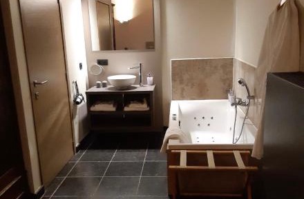 King Room with Spa Bath