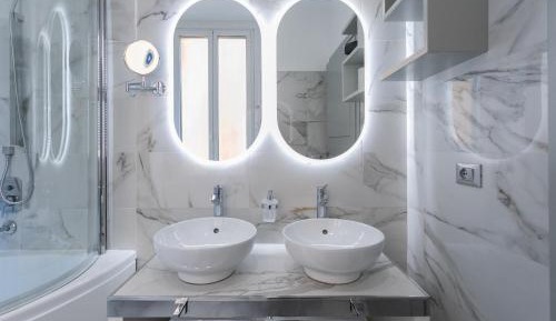 Deluxe Suite with Spa Bath