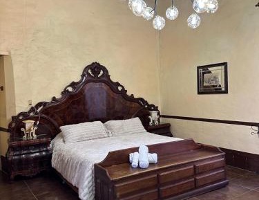 Deluxe King Suite