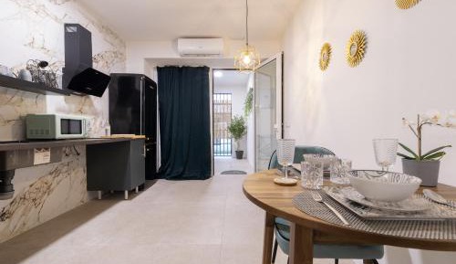 Studio Apartment with Queen Bed