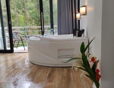 Deluxe Double or Twin Room with Spa Bath