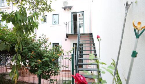 One-Bedroom Apartment with Garden