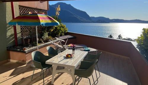 Apartment with Lake View