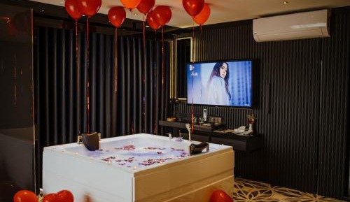 Deluxe King Suite
