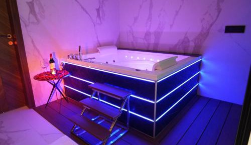 King Room with Spa Bath