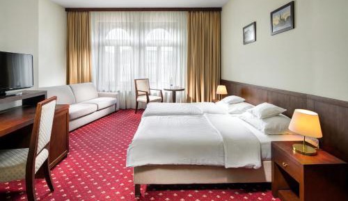 Deluxe Family Room