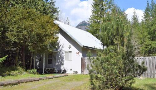 Three-Bedroom Holiday Home 