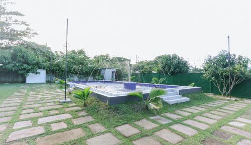 Villa with Garden View