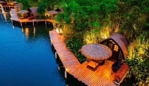 Lake Villa