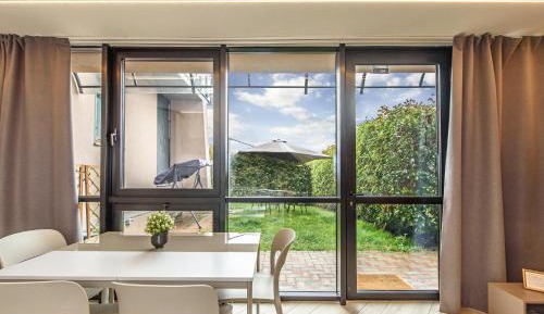 Apartment with Mountain View
