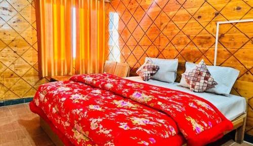 Deluxe Room (2 Adults + 1 Child)