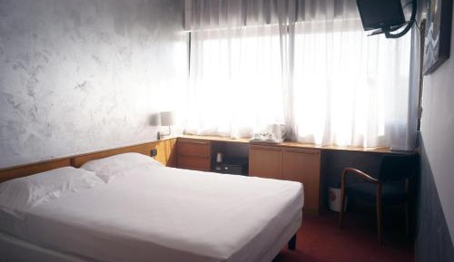 Double Room for Single Use