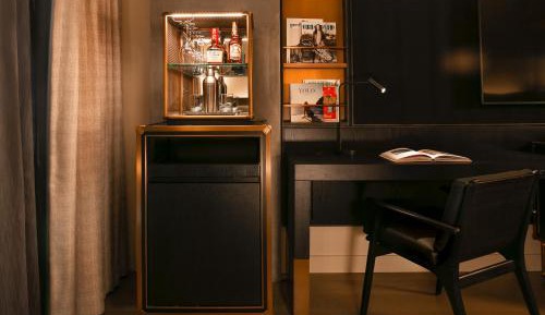 Standard Queen- Low Floor/Hearing Accessible