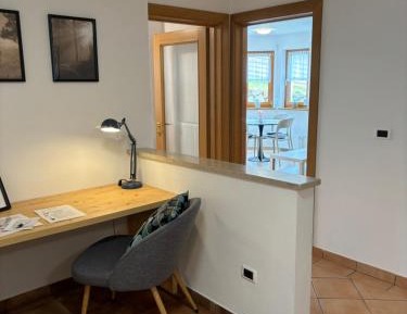 Apartment with Mountain View
