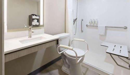 Queen Room - Disability Access/Non-Smoking