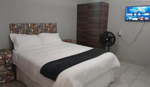Deluxe Double Room (2 Adults + 1 Child)