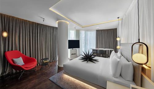 Cool Corner Suite, Suite, 1 King, Corner room
