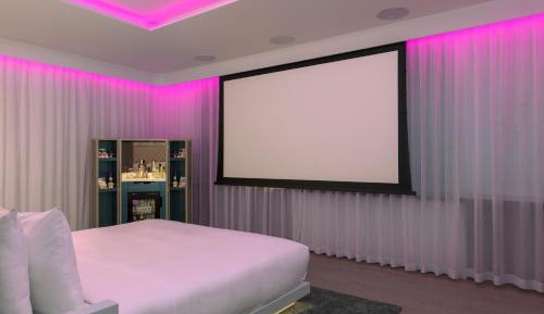 Supreme Screening Suite, Suite, 1 King