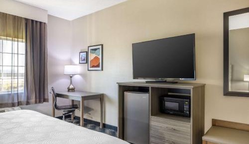 King Room with One King Bed and One Single Bed - Non-Smoking