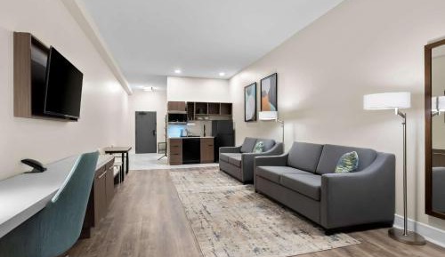 Two-Room Queen Suite with Two Queen Beds and Sofa Bed - Larger Room/Non-Smoking