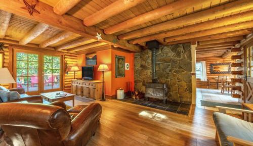 Three-Bedroom Holiday Home 