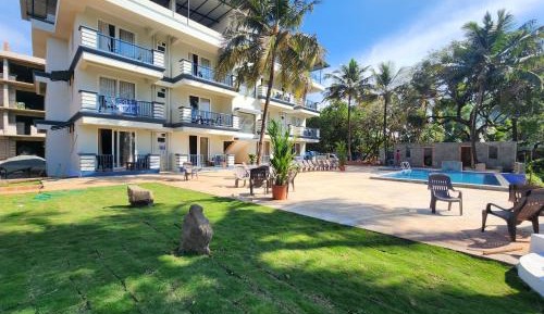 Apartment with Pool View 