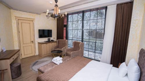 King Room with Mountain View