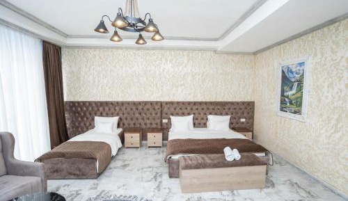 Deluxe Double or Twin Room with Mountain View