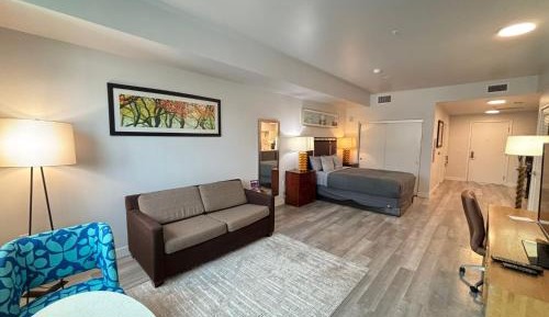 Studio Apartment at Melrose