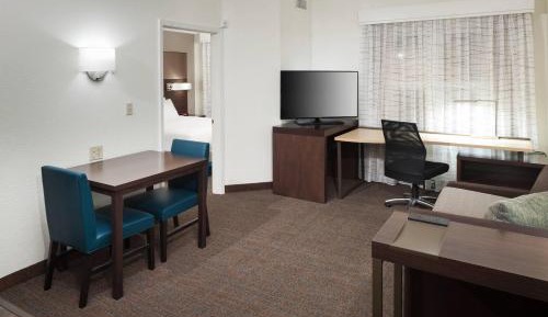 One-Bedroom Queen Suite