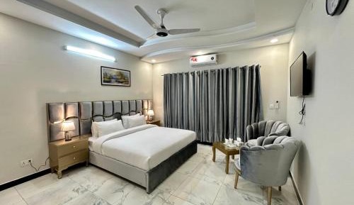 Deluxe King Room