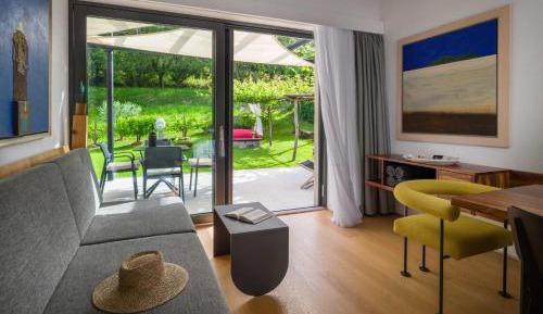 Three - Bedroom Villa with Privat Hot Tub & Sauna