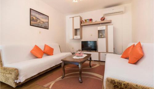One-Bedroom Holiday Home