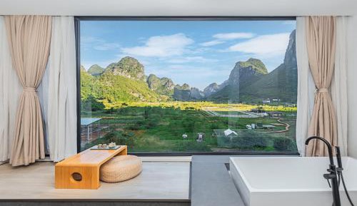 Suite with Mountain View