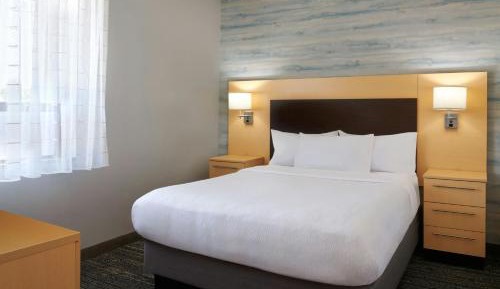 1 Bedroom Suite, 1 Queen, Sofa bed
