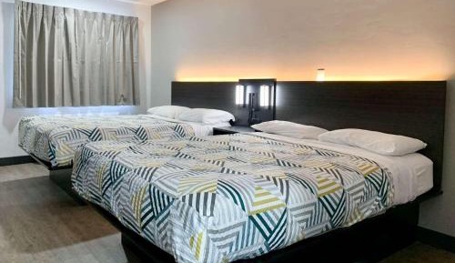 Queen Room with Two Queen Beds - Smoking