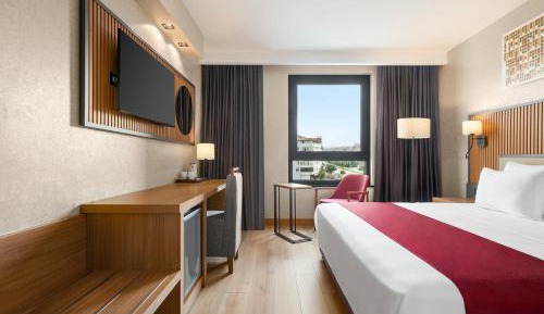 King Suite with One King Bed, Non- Smoking 