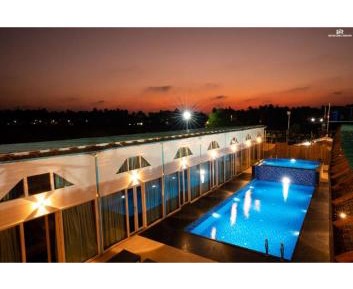 Suite with Pool View