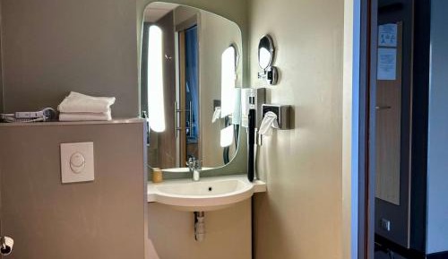 Superior Room with walk-in shower - Mobility Access