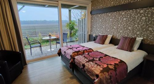 Twin Room with View
