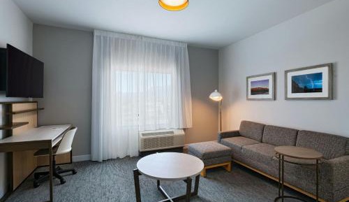 One-Bedroom King Suite with Sofa Bed and City View - Hearing Accessible