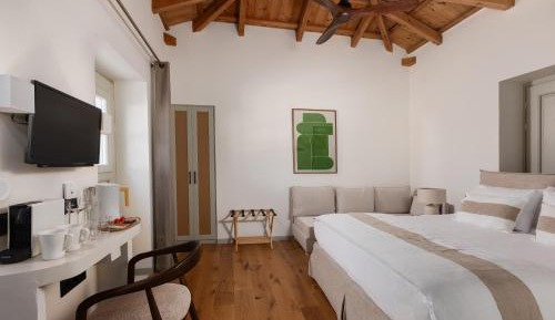 Grand Elegant Trio Room