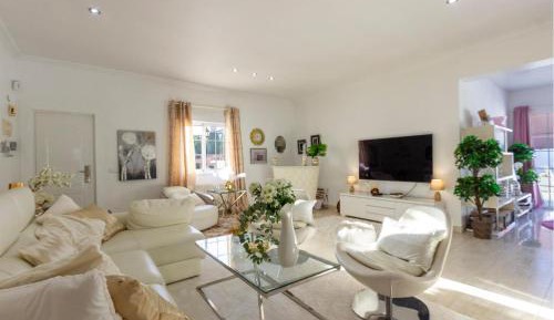 Three-Bedroom Holiday Home 
