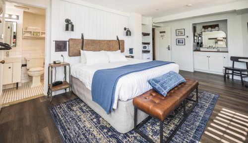 Deluxe King Suite