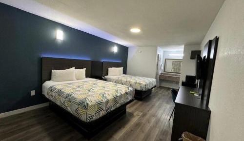 Queen Room with Two Queen Beds - Non-Smoking