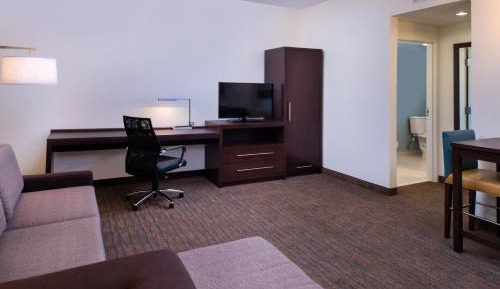 One-Bedroom Queen Suite